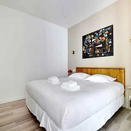 Apartament Charming With Patio - 2bd4p - Monceau Park Paryż